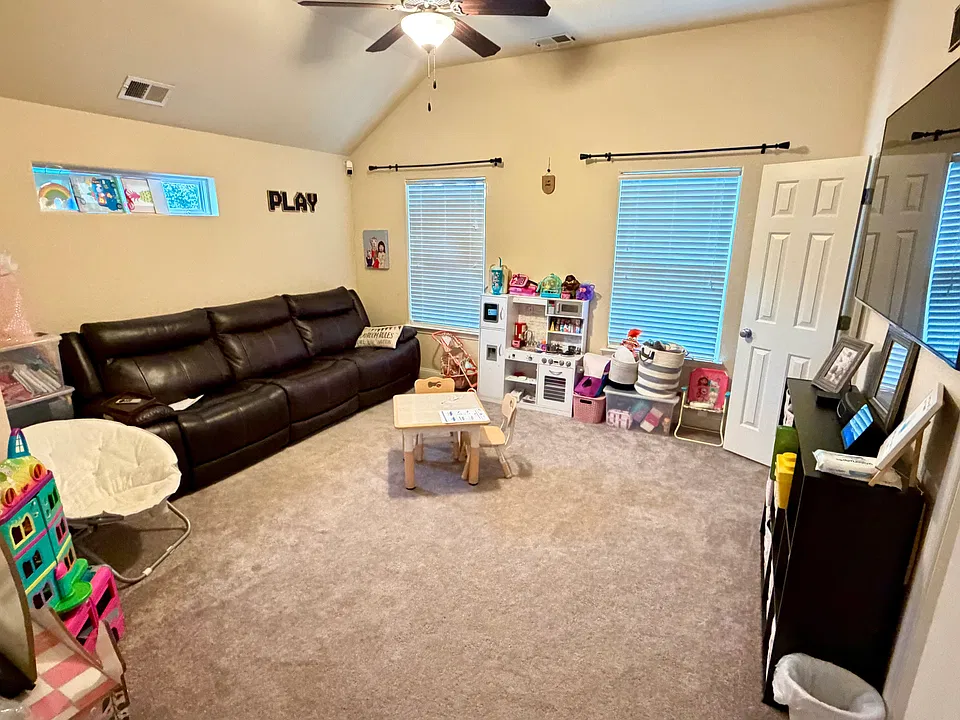 4913 Aclare Ct