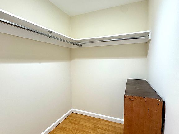 5th image of 2737 27th St APT 2J