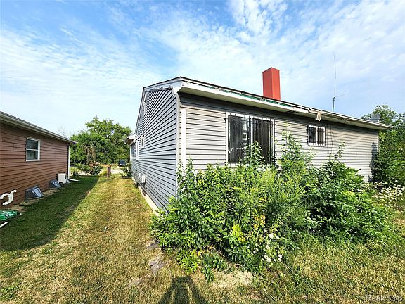 4th image of 6104 Hilton Ln