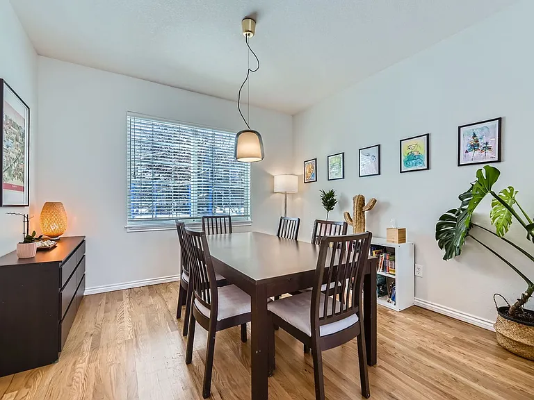 2524 Lexington St — Photo 10