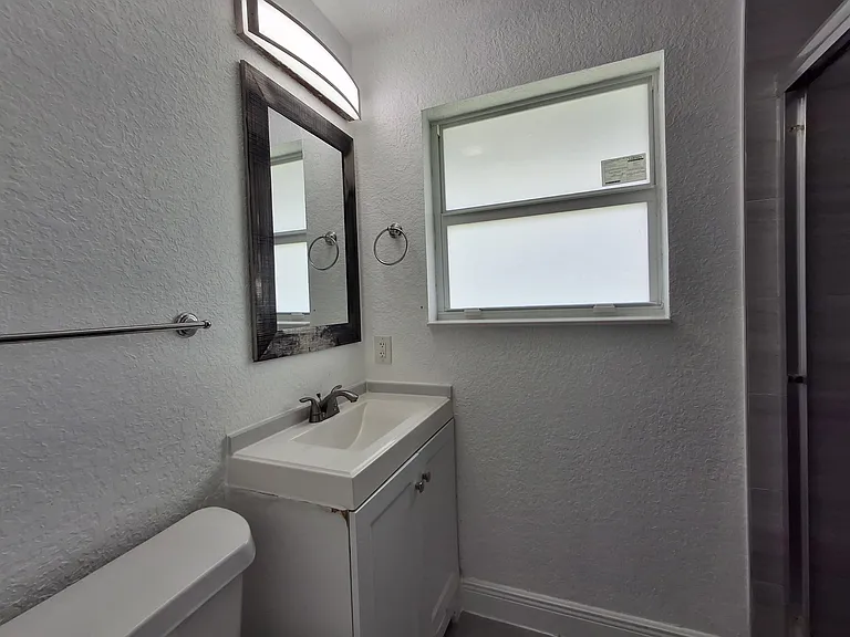 1624 NE 25th St #1624 — Photo 12