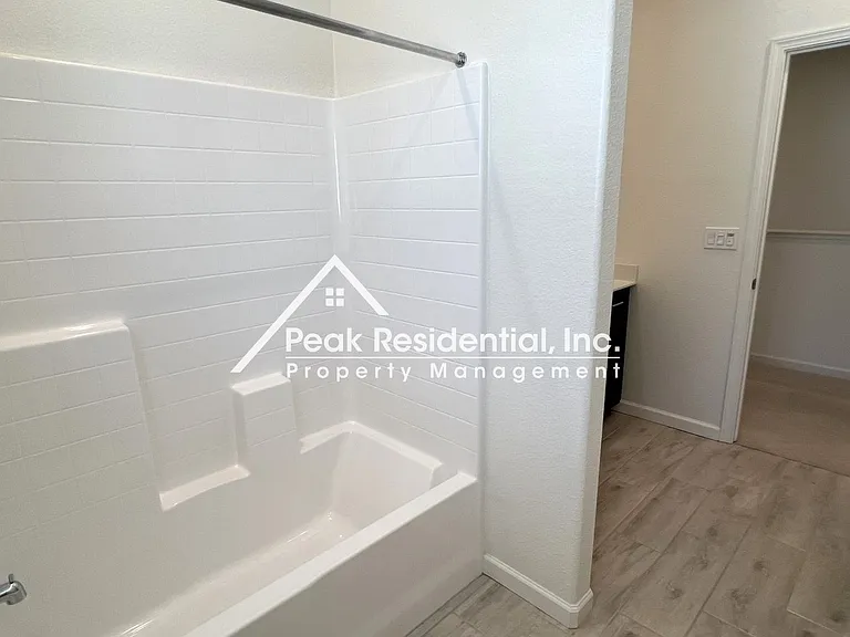 3236 Sunny Gate Ln — Photo 25