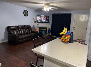 1104 Lockenvitz Ln APT 4, Bloomington, IL 61704