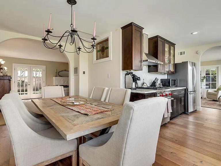 1398 Community Dr — Photo 29
