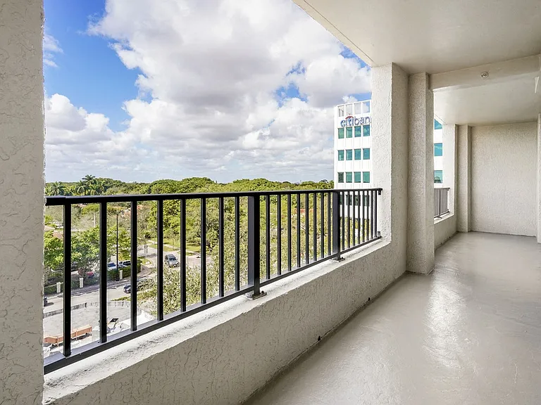 Gables Grand Plaza Apartments — Photo 64