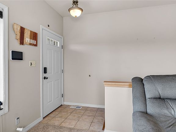 3rd image of 3605 Banff Ave