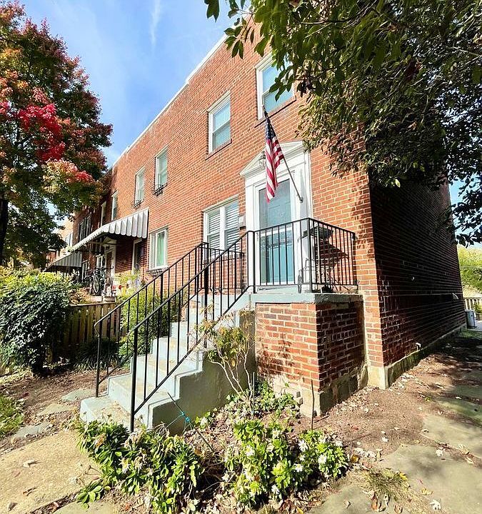 1st image of 528 E Luray Ave