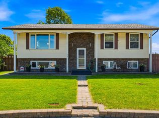 1016 NW Pensdale Cres SE, Calgary, AB T2A 2G1