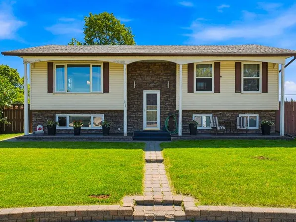 1016 NW Pensdale Cres SE, Calgary, AB T2A 2G1