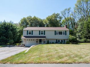 9 Stonybrook Rd, Medfield, MA 02052