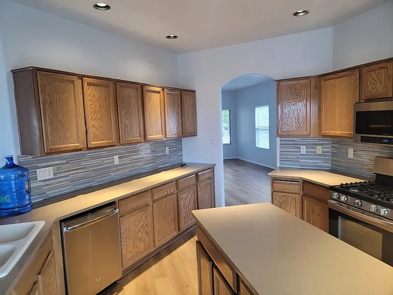 1418 Laguna Ct NE — Photo 10