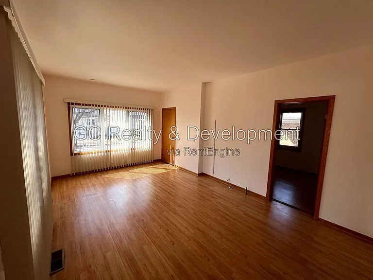 4447 N Melvina Ave #1 — Photo 8