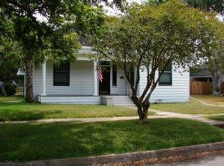 504 W May St, Yoakum, TX 77995