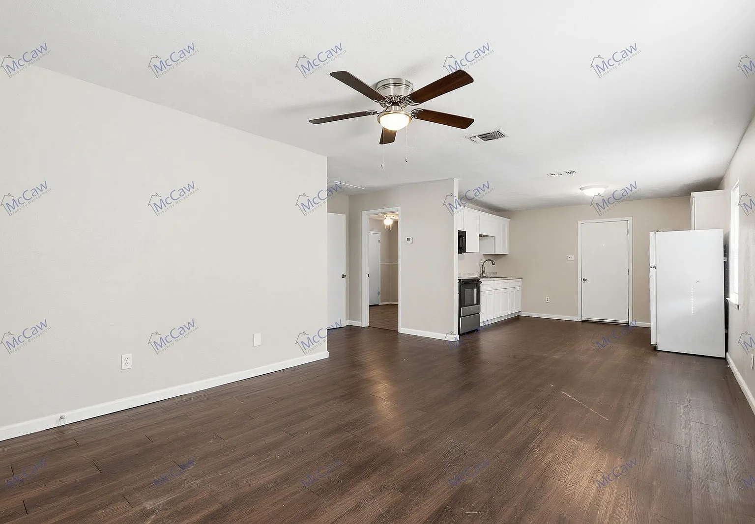 2 bed, 1.0 bath, 928 sqft, $1,200 — Photo 4