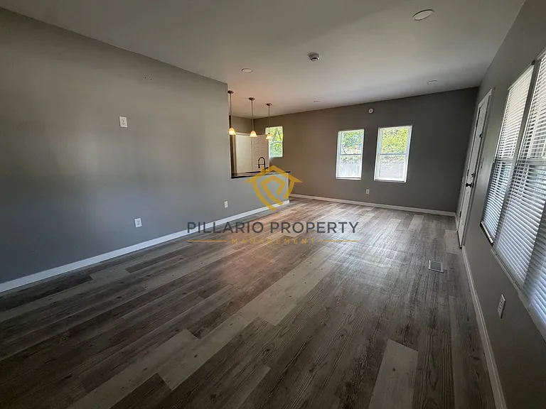 3221 E 38th St — Photo 11