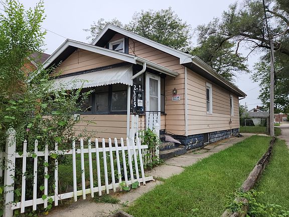 2nd image of 2315 7th St