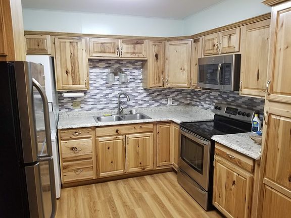 3rd image of 1070 Turner St