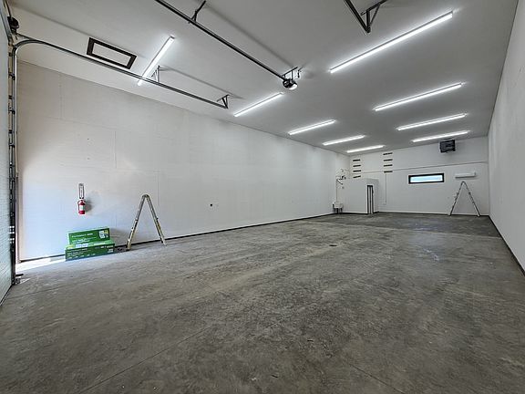 5th image of 112 W Burbank Ave #108
