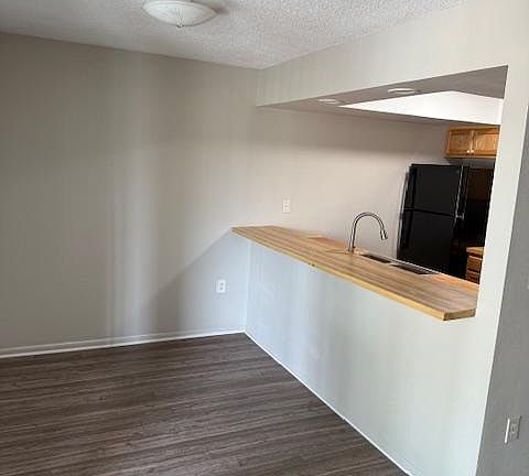 4th image of 4124 Mount Vernon Ave