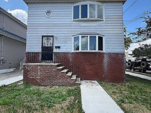 2nd image of 22 Beacon Pl Floor 2