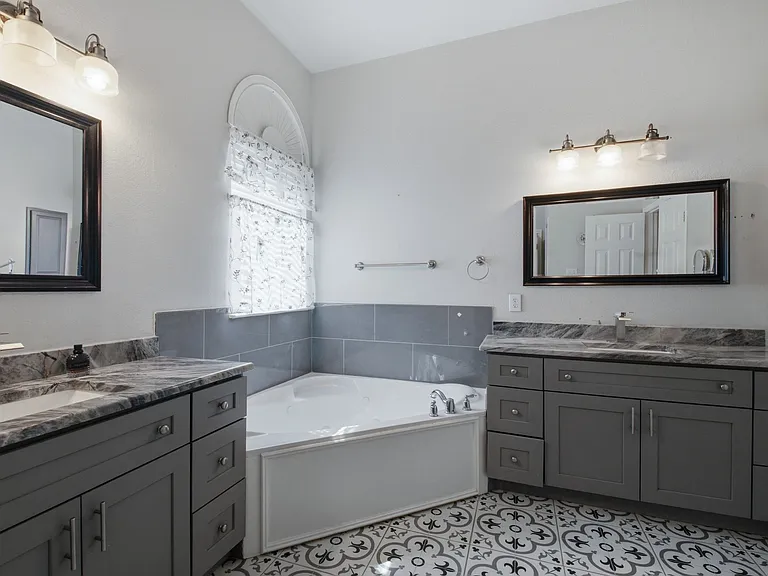 9309 Stonewood Dr — Photo 37