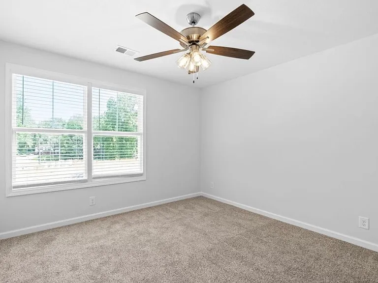 128 Quarry Point Dr — Photo 7