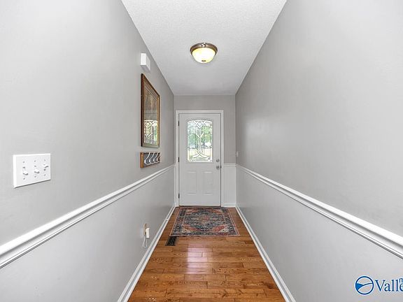 4th image of 108 Amesbury Dr