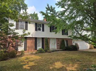 22 Candlewood Ln, Buffalo, NY 14221