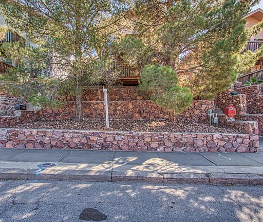 3rd image of 512 E University Ave