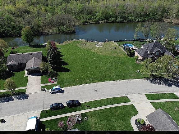 3rd image of 1525 Lake Dr