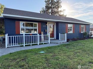 1111 Cottonwood Dr, Richland, WA 99354