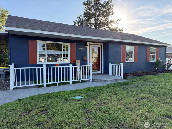 1111 Cottonwood Drive, Richland, WA 99354