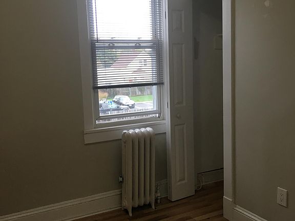 5th image of 209 Railroad Ave