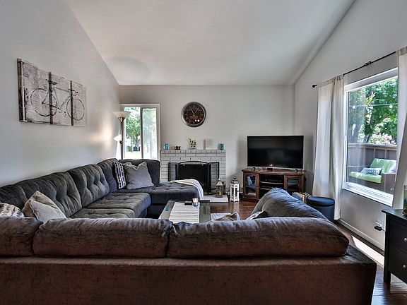 3rd image of 1420 Cabrillo Park Dr APT F