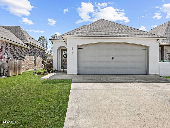 2nd image of 205 Twin Meadow Ln