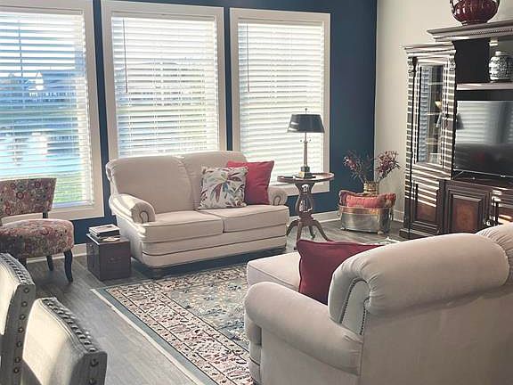 4th image of 2572 Watson Cir