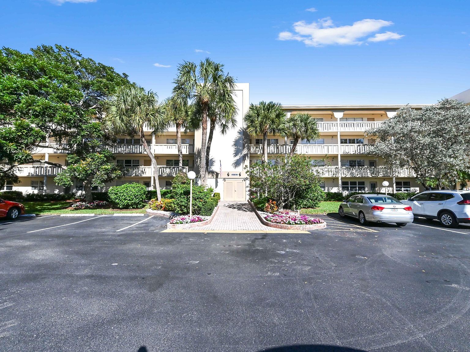 2905 Victoria Place #K3