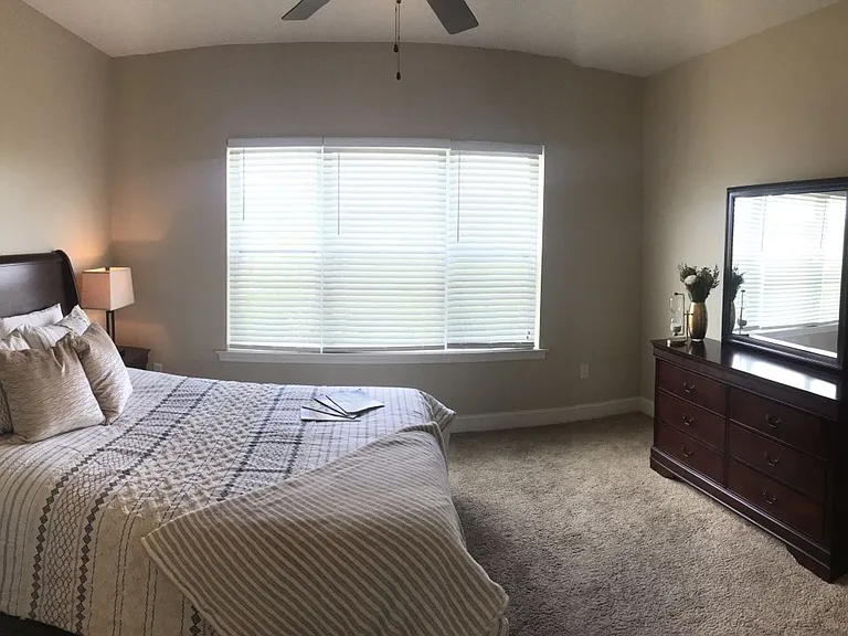 Eagle View Luxury Apartments — Photo 213