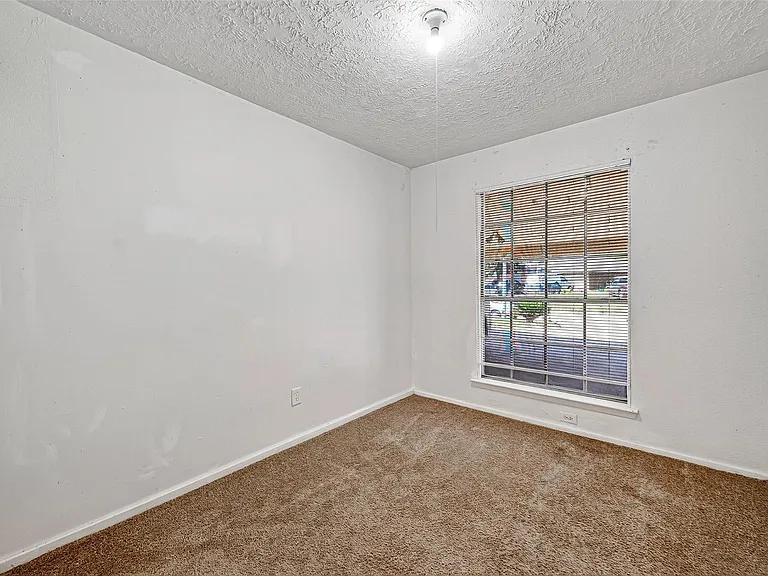 4632 Greenwood Dr — Photo 10