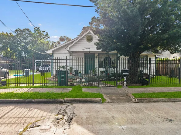 5604 Elysian St, Houston, TX 77009