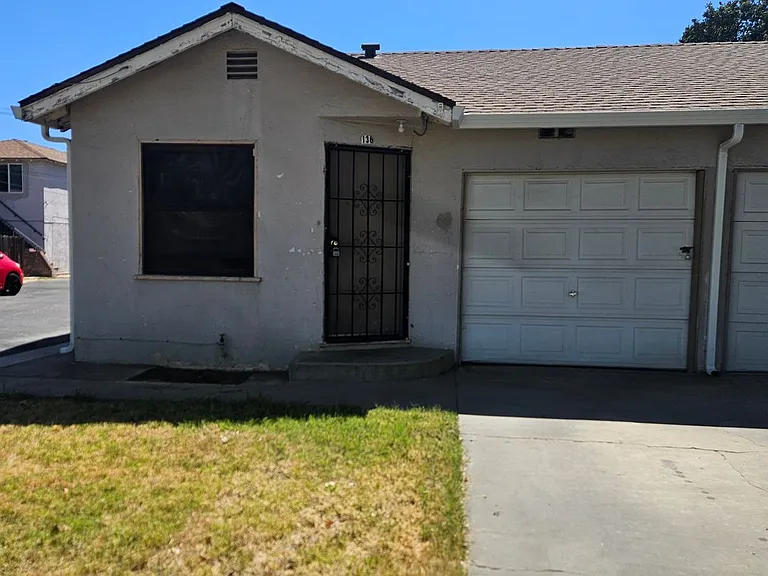 134-140 N Santa Ana Ave — Photo 1