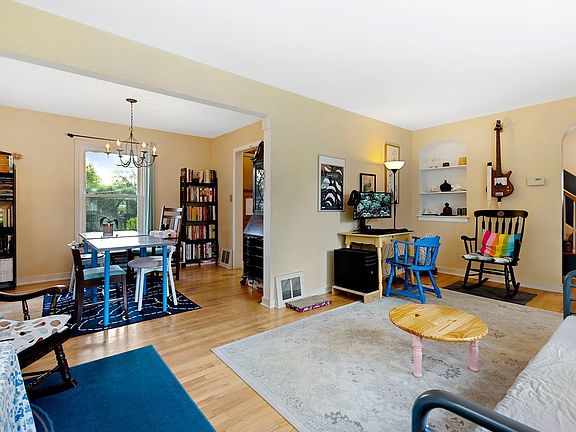 5th image of 1124 Blanchan Ave