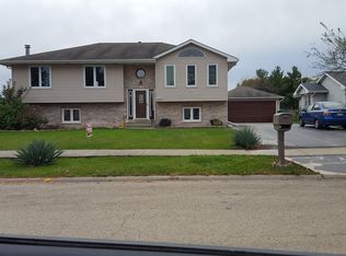 2902 Warren Dorris Dr, Joliet, IL 60435