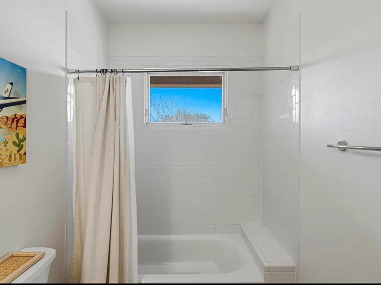 2920 Burton Ave SE — Photo 24