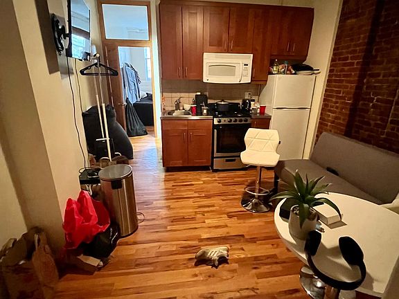 2nd image of 523 E 12th St APT 3