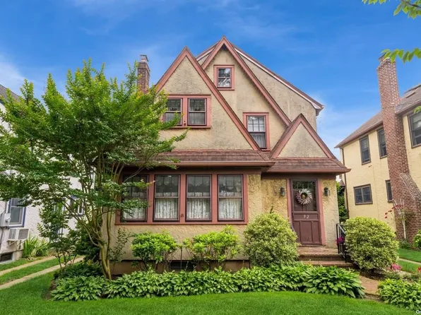92 Walnut Avenue, Floral Park, NY 11001