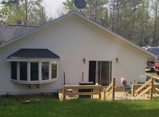 E1072 N River Rd, Iola, WI 54945