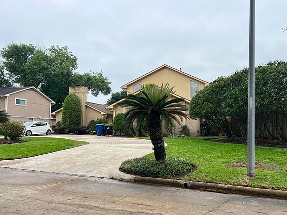 3rd image of 3610 Elms Ct