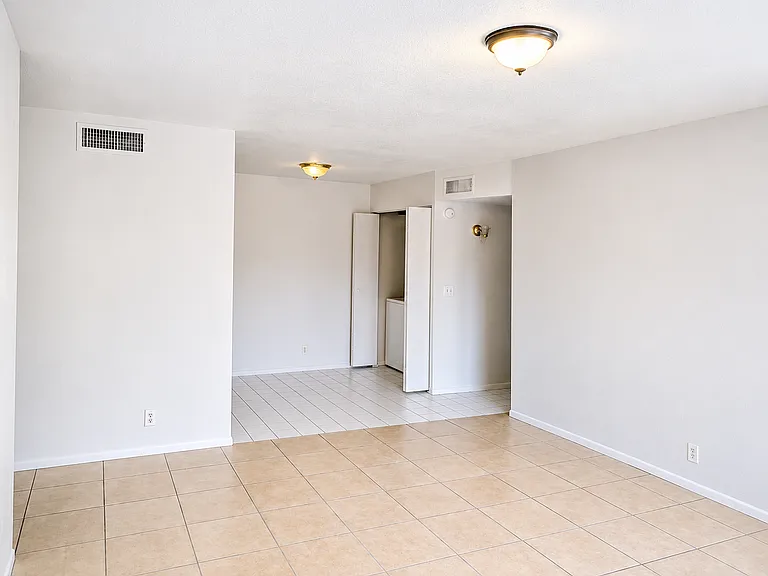 Beautiful Beck Ln Fourplex — Photo 33
