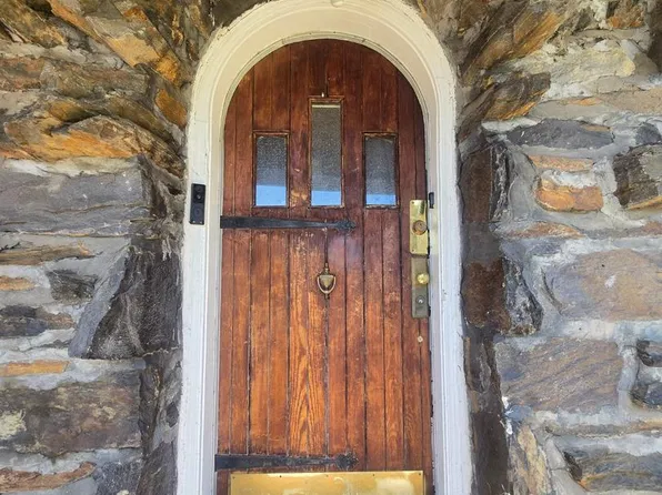 629 E Woodlawn St, Philadelphia, PA 19144